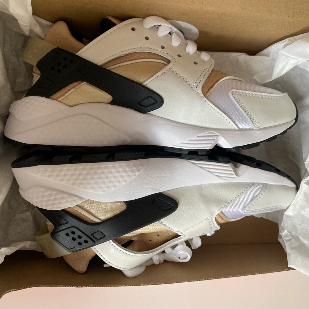 WOMANS NIKE AIR HUARACHE